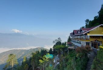 Jopa Delo Inn has Balcony rooms