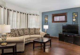 The Evergreen - Hear the Roar of Niagara Falls allows 18 year olds to book a room