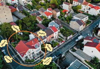 Chalet de Paris has Balcony rooms