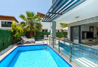 Luxury villa Ada Marin allows 18 year olds to book a room