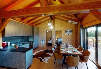 Woodland Village Anz  re has Balcony rooms