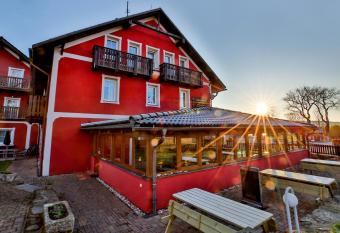 Penzion V  to   has Balcony rooms