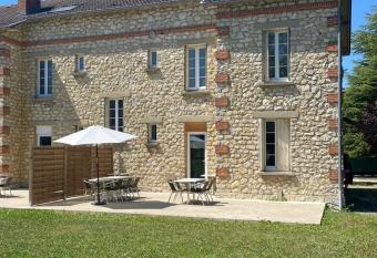 Manoir en Pierre Chartres allows 18 year olds to book a room