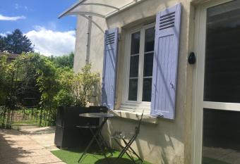 La perle de l   Isle has Balcony rooms