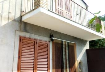 APPARTAMENTO FERRARO TURINA has Balcony rooms