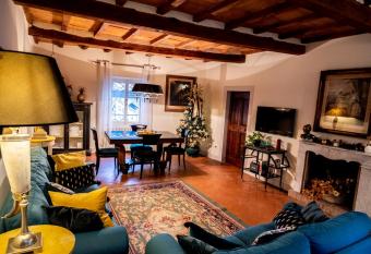 Appartamento I Bacchettoni has rooms with a private hot tub