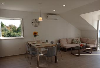 Apartment Lucija with sea view has Balcony rooms