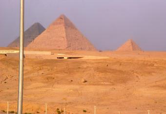 Pyramids Planet Hotel has rooms with a private hot tub