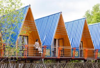 C   n Ph   ng Resort Mekong - Mi   n Ph   Ch  o Thuy   n & H    B  i has Balcony rooms