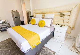 The Hide on kilburn has Balcony rooms