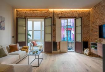 Museum AC by Staynnapartments has Balcony rooms