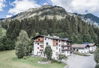 Vera Monti has Balcony rooms