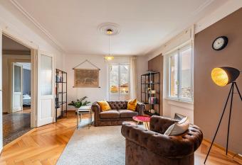 THE ATTIC - Your Space in the City Center allows 18 year olds to book a room