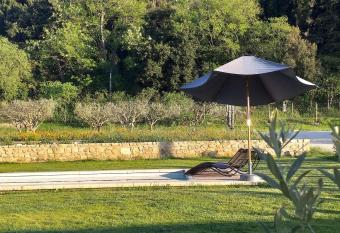 G  te de Notre Dame has Balcony rooms