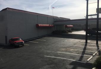 Peachtree Inn & Suites allows 18 year olds to book a room