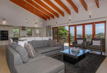 San Lameer Villa 1603 - Five bedroom Luxury - 10 pax - San Lameer Rental Agency has Balcony rooms