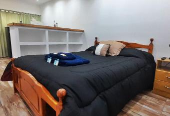 Departamento en El Calafate para dos personas allows 18 year olds to book a room