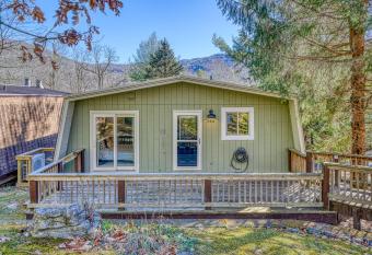 Halfback Mountain Retreat has Balcony rooms