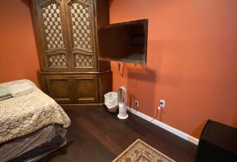 Private Standalone Room w/ TV, WIFI & AC in Carson (South Bay) allows 18 year olds to book a room