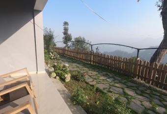 Shiva Valley Resort & Retreat Centre has Smoking/Balcony rooms