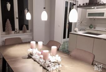 Luxus 2 Zi Apartment in Bestlage Frankfurt + Klima has Balcony rooms