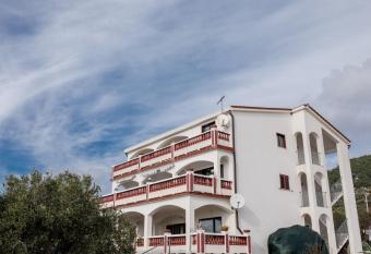 Apartments Zentil Banjol has Smoking/Balcony rooms