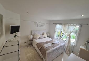 The White House allows 18 year olds to book a room