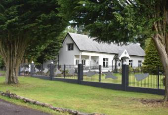 The Retreat Tranquil Countryside Apartment has Balcony rooms