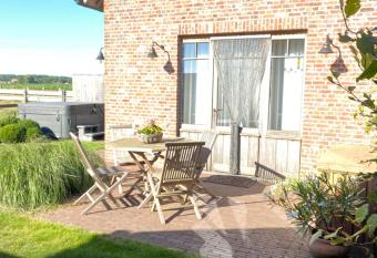 B&B  t Hoveke allows 18 year olds to book a room