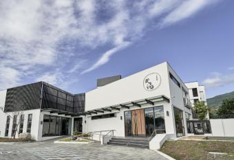 Yen Hotspring allows 18 year olds to book a room