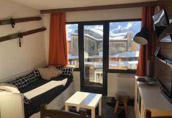 Avoriaz balcon sud skis aux pieds MINIMUM 3 NUITS has Balcony rooms