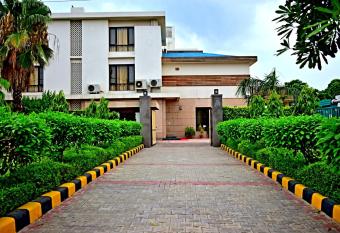 When In Gurgaon - Service Apartments, Next to Artemis Hospital has Smoking/Balcony rooms