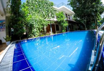 Mirissa Blue Whale Holiday Hotel has Balcony rooms