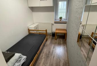 Pokoje kwatera prywatna allows 18 year olds to book a room