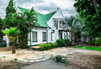 The Cottage has Balcony rooms