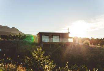 Mangorei Heights - New Plymouth allows 18 year olds to book a room