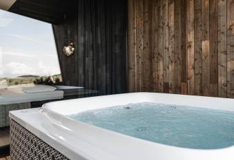 AEON Hotel - adults only Bed & Breakfast allows 18 year olds to book a room