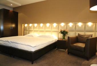 Prielmayerhof HOTEL allows 18 year olds to book a room