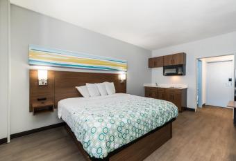 HomeTowne Studios by Red Roof Newport News - Hampton West allows 18 year olds to book a room