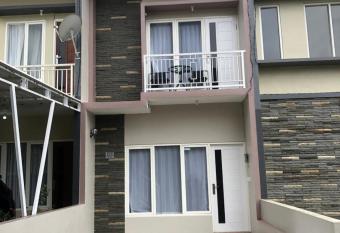 Casa De Limo Batu has Balcony rooms