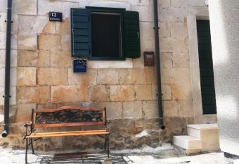 Apartments Agava & Lucija has Balcony rooms