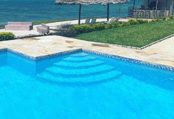 Calamari Beach Villas has Balcony rooms