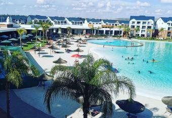 The Blyde Crystal Lagoon 1402 allows 18 year olds to book a room