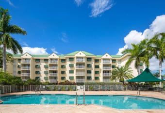 Tortuga Suite at Sunrise Suites Resort - Heated Pool, Hot Tub & Free Parking has Balcony rooms