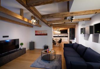 Merkela Loft Apartment Beside Vermanes Park allows 18 year olds to book a room