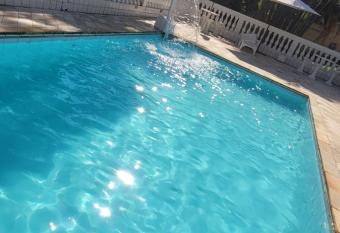 Linda Ch  cara em Condom  nio Fechado com wifi de 300mb - Atibaia has Balcony rooms