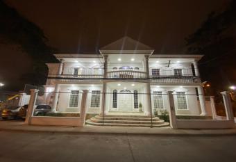 WHITE HOUSE has Balcony rooms