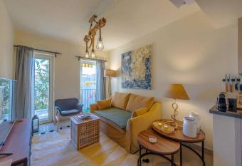 VESTA - Sahl Hasheesh Residence allows 18 year olds to book a room