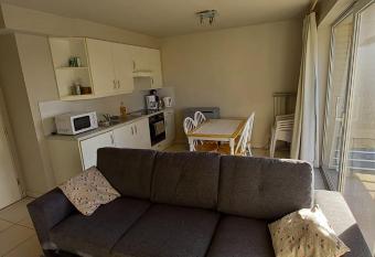 Appartement vlakbij zee en duinen has Balcony rooms