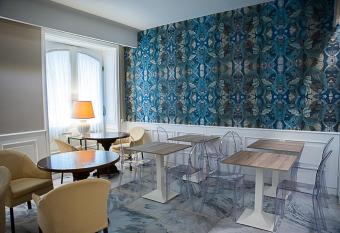 Hotel Bristol allows 18 year olds to book a room